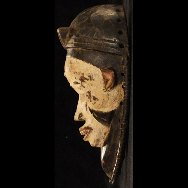 Pende Mask 19 left side