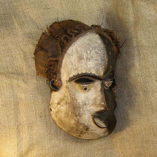 Pende Mask 8