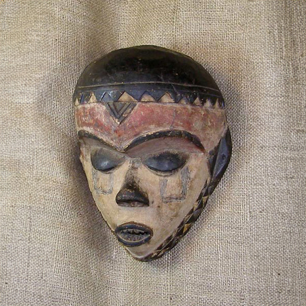 Pende Mask 6 Left Angle