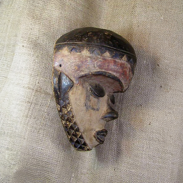 Pende Mask 6 Right Side