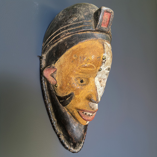 Pende Mask 19