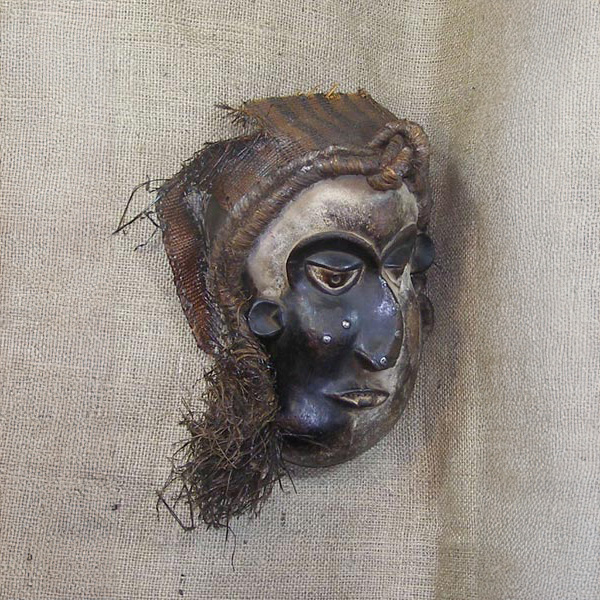 Africa pende sick mask 