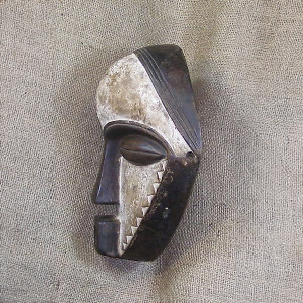Pende Mask 4 Left
