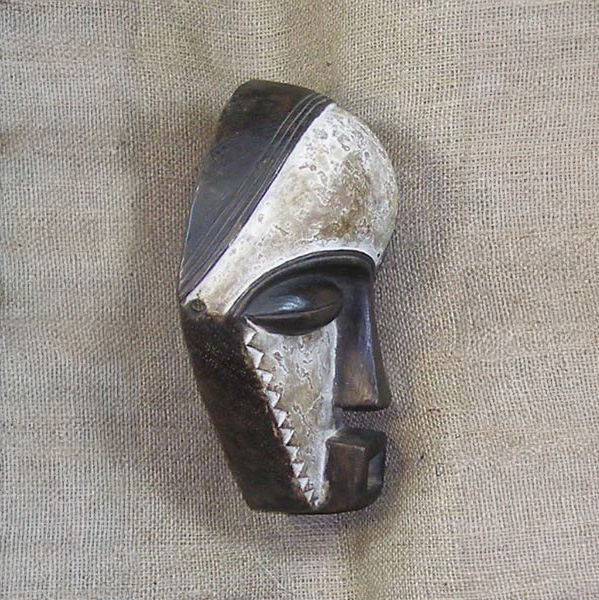 Pende Mask 4 Right Side