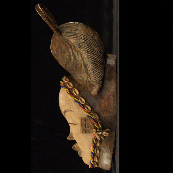 Punu Mask 37 left side