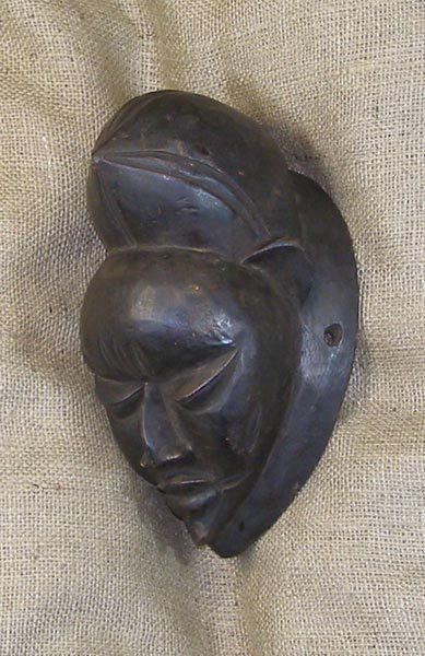 Punu Mask 24 Left Angle