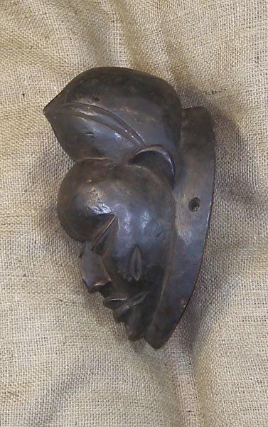 Punu Mask 24 left side