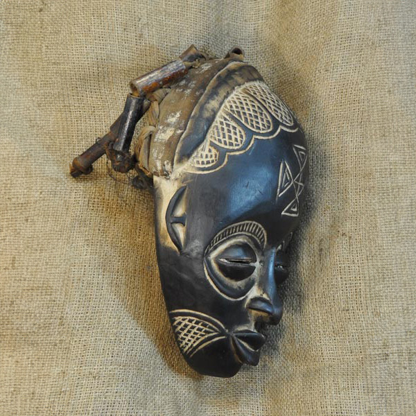 Rasta Mask 32 Right Side