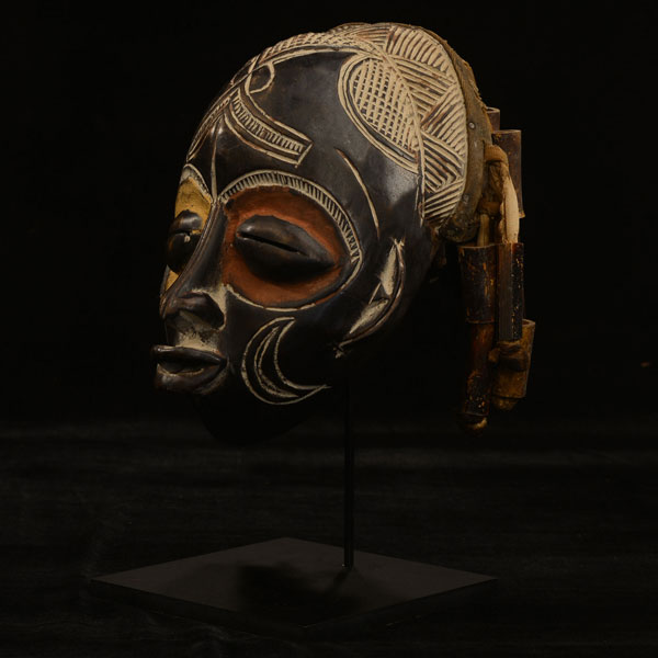 Rasta mask Left Angle