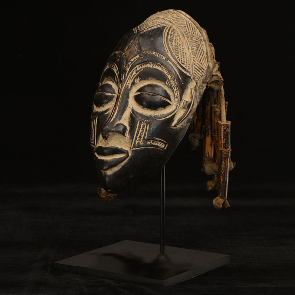 Rasta mask Left Angle