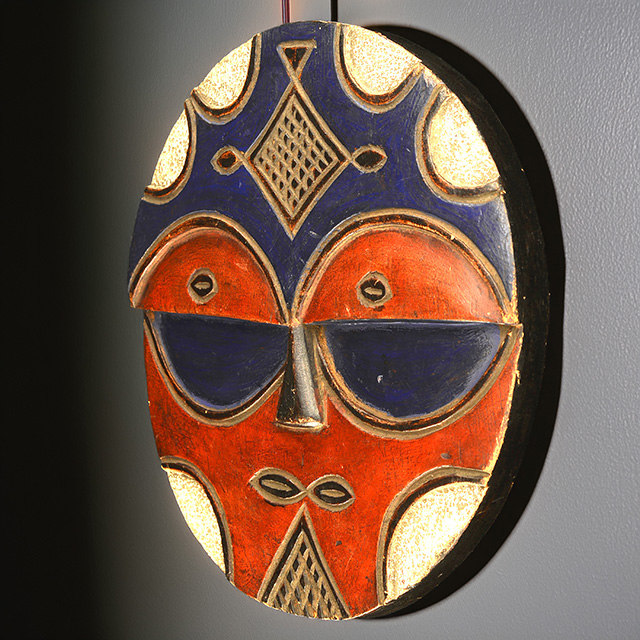 Teke Mask 49 Left Angle