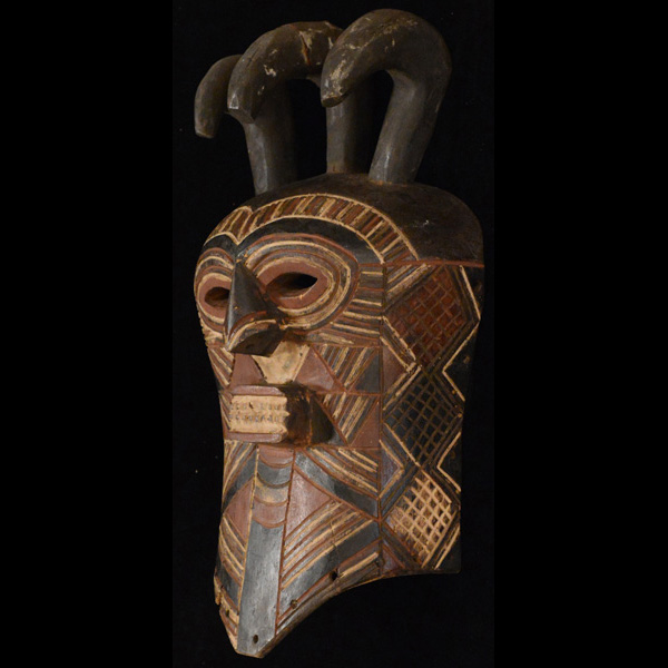 Tetela Mask 8 Left Angle