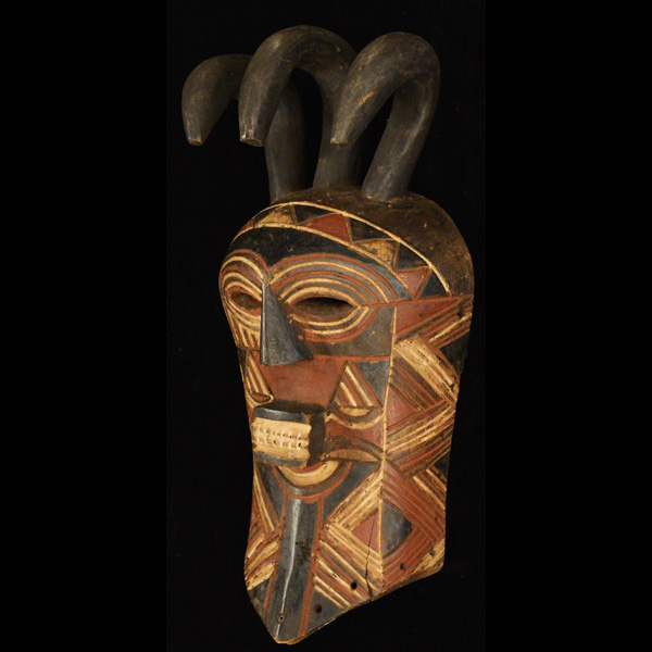 Tetela Mask 9 Left Angle