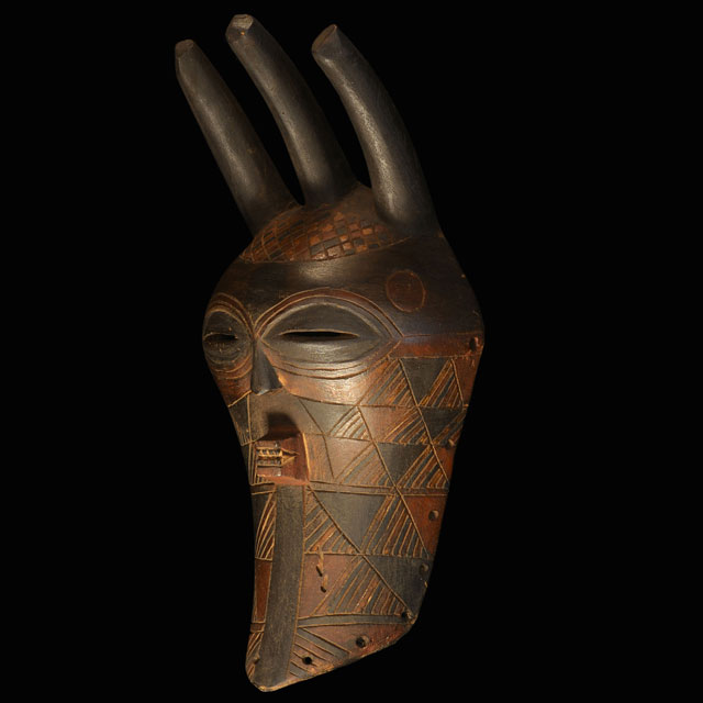 Tetela Mask 11 Left Angle