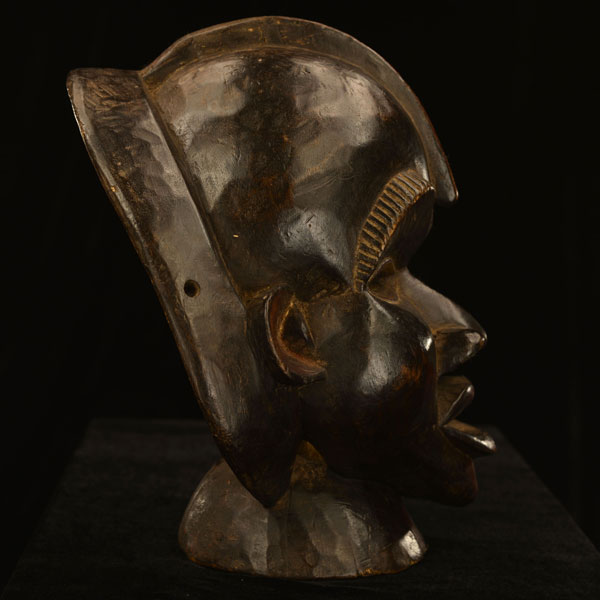 African Tikar mask Right Side