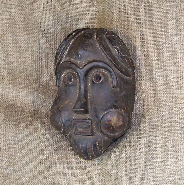 Tikar Mask 27 Left Angle