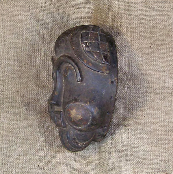 Tikar Mask 27 left side
