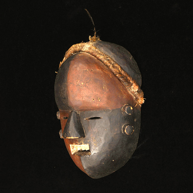 Yaka Mask 10 Left Angle