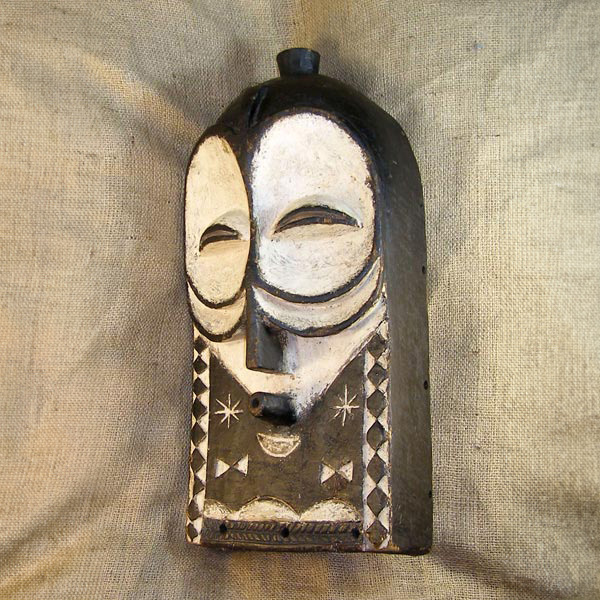 Yaka Mask 9 Left Angle