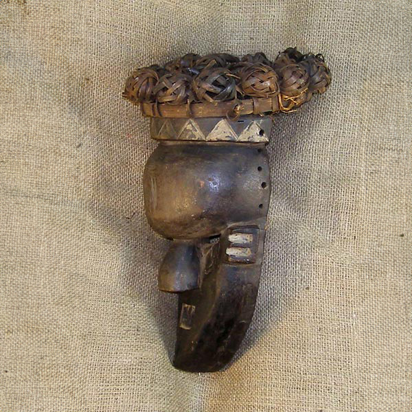 Yaka Mask 6 left side