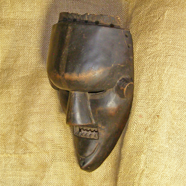 Yaka Mask 1 Left Angle