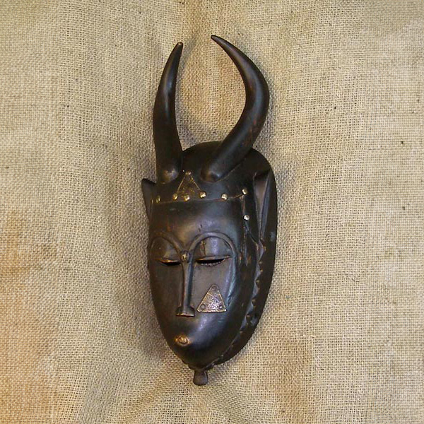 Yaure Mask 16 Left Angle