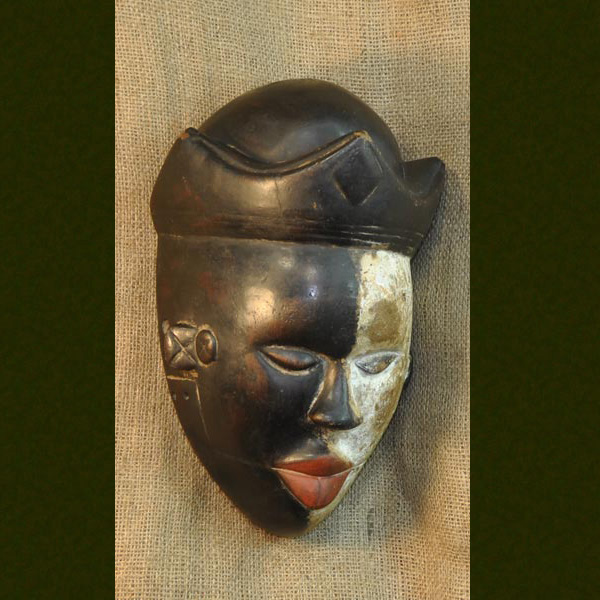 Yoruba Mask 27 Right Angle