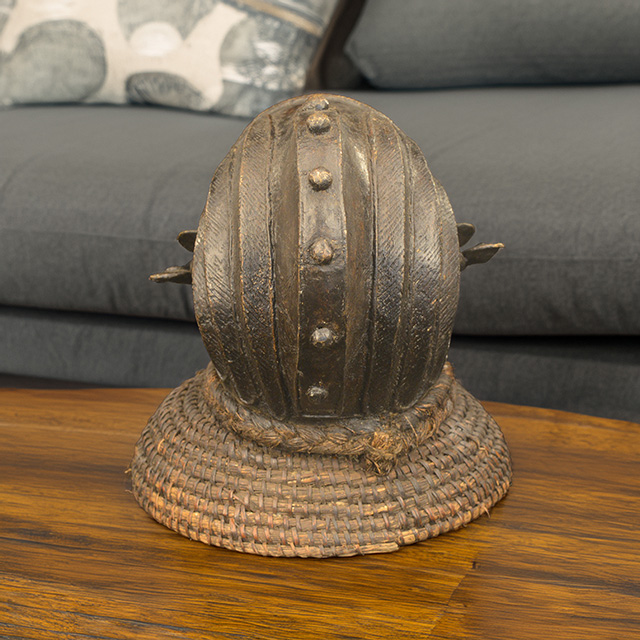 Yoruba bronze 36 back - Click for a more detailed view of this African bronze. Yoruba bronze