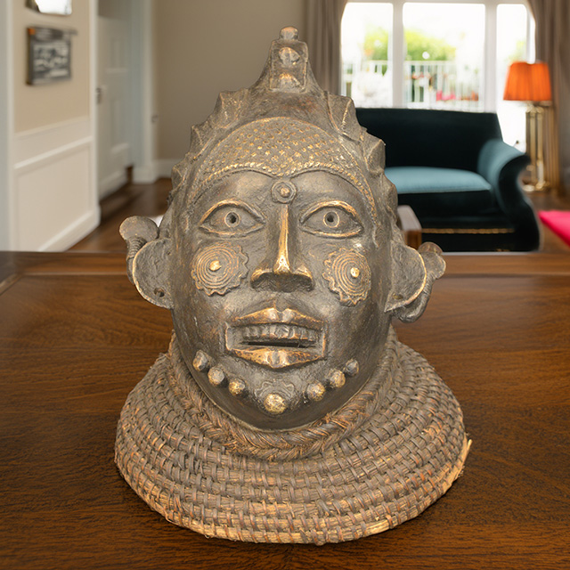 Yoruba bronze 36 - Click for a more detailed view of this African bronze. Yoruba bronze 36