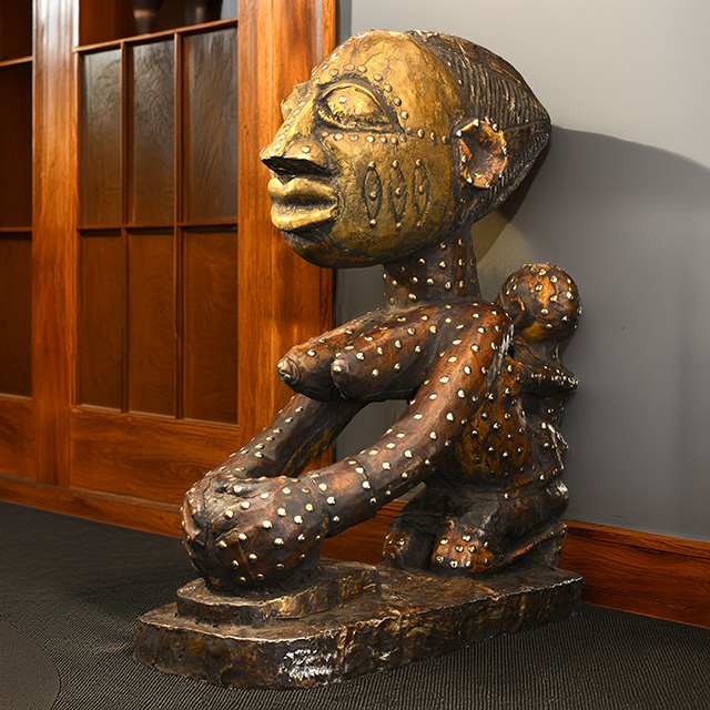 Yoruba motherhood statue 34 Left Angle