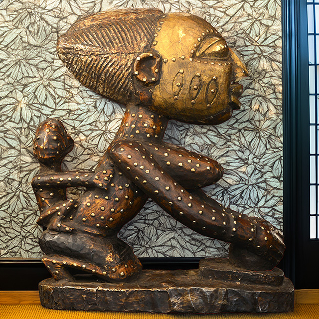 African Yoruba motherhood statue 34