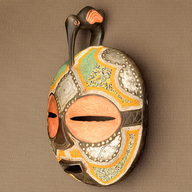 African luba mask Left Angle